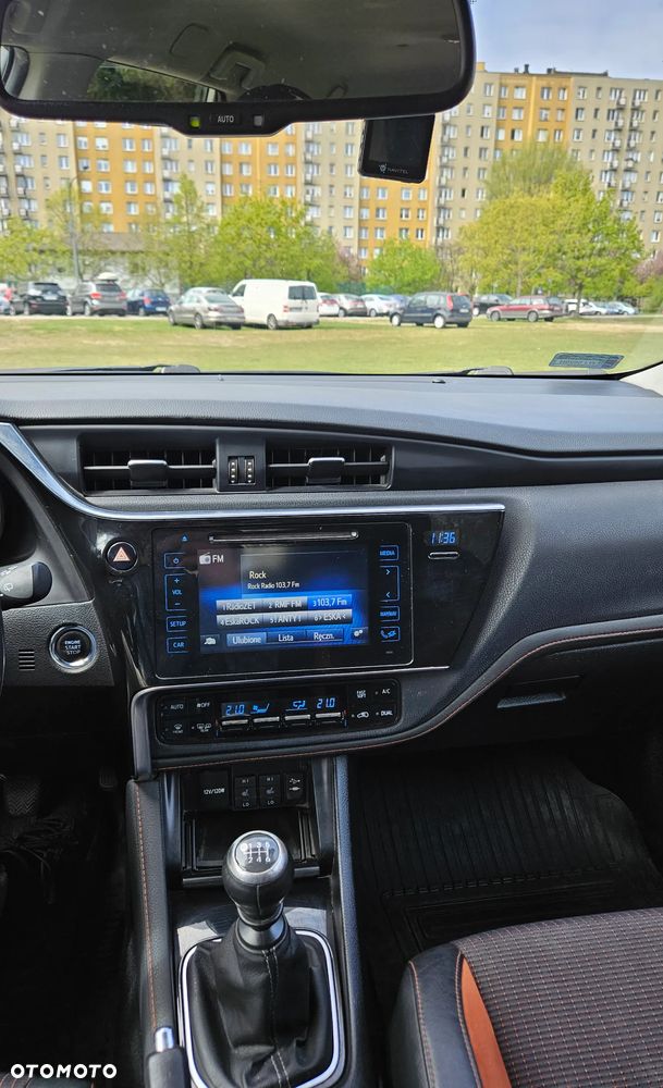 Toyota Auris 1.6 Prestige - 16