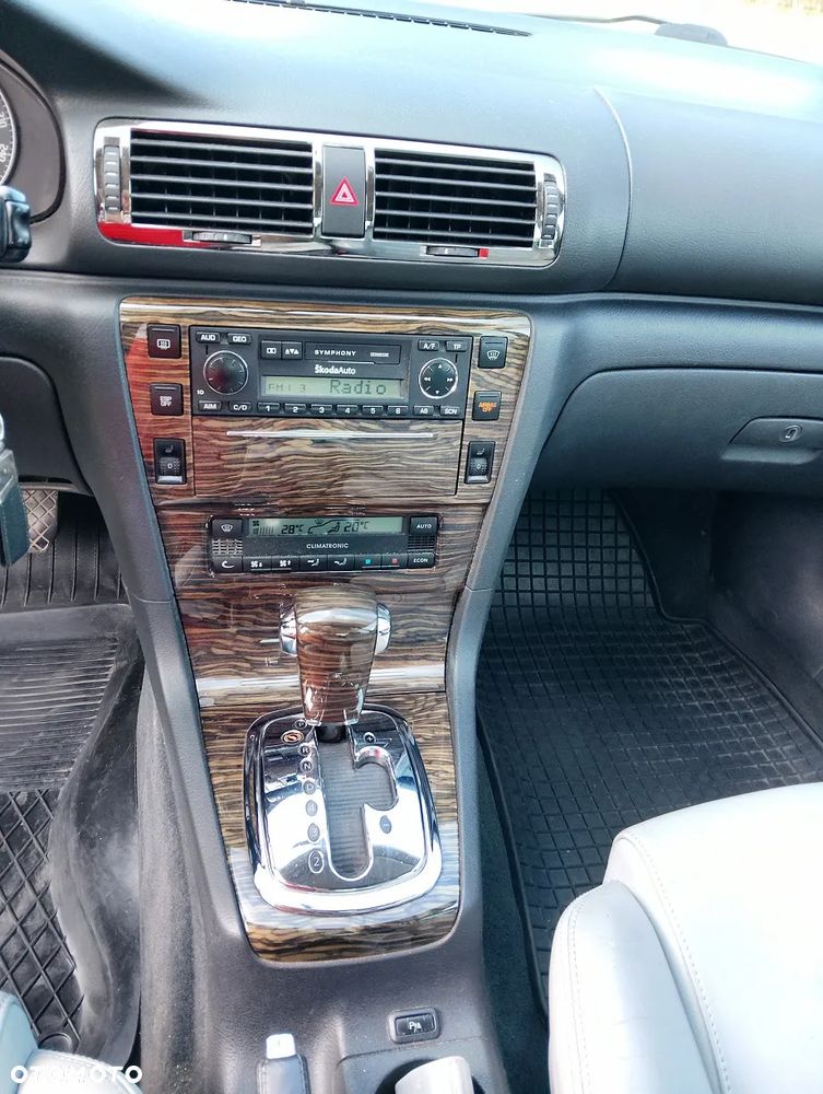 Skoda Superb 2.8 V6 L&K Tiptr - 6