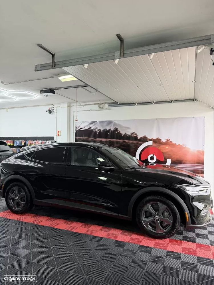 Ford Mustang Mach-E 75.7 kWh Premium AWD - 2