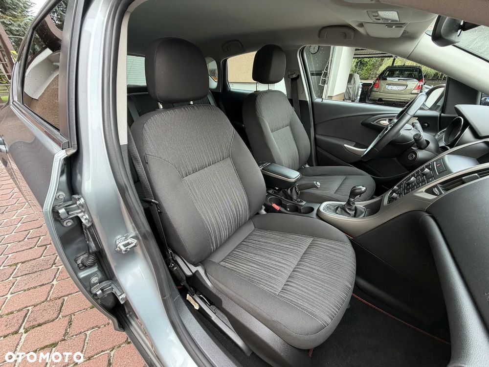 Opel Astra 1.4 Innovation - 24