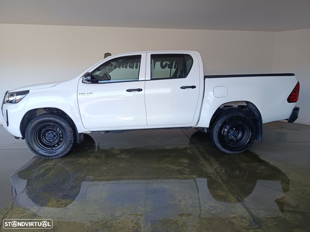 Toyota Hilux 2.4 D-4D 4WD CD CM - 2