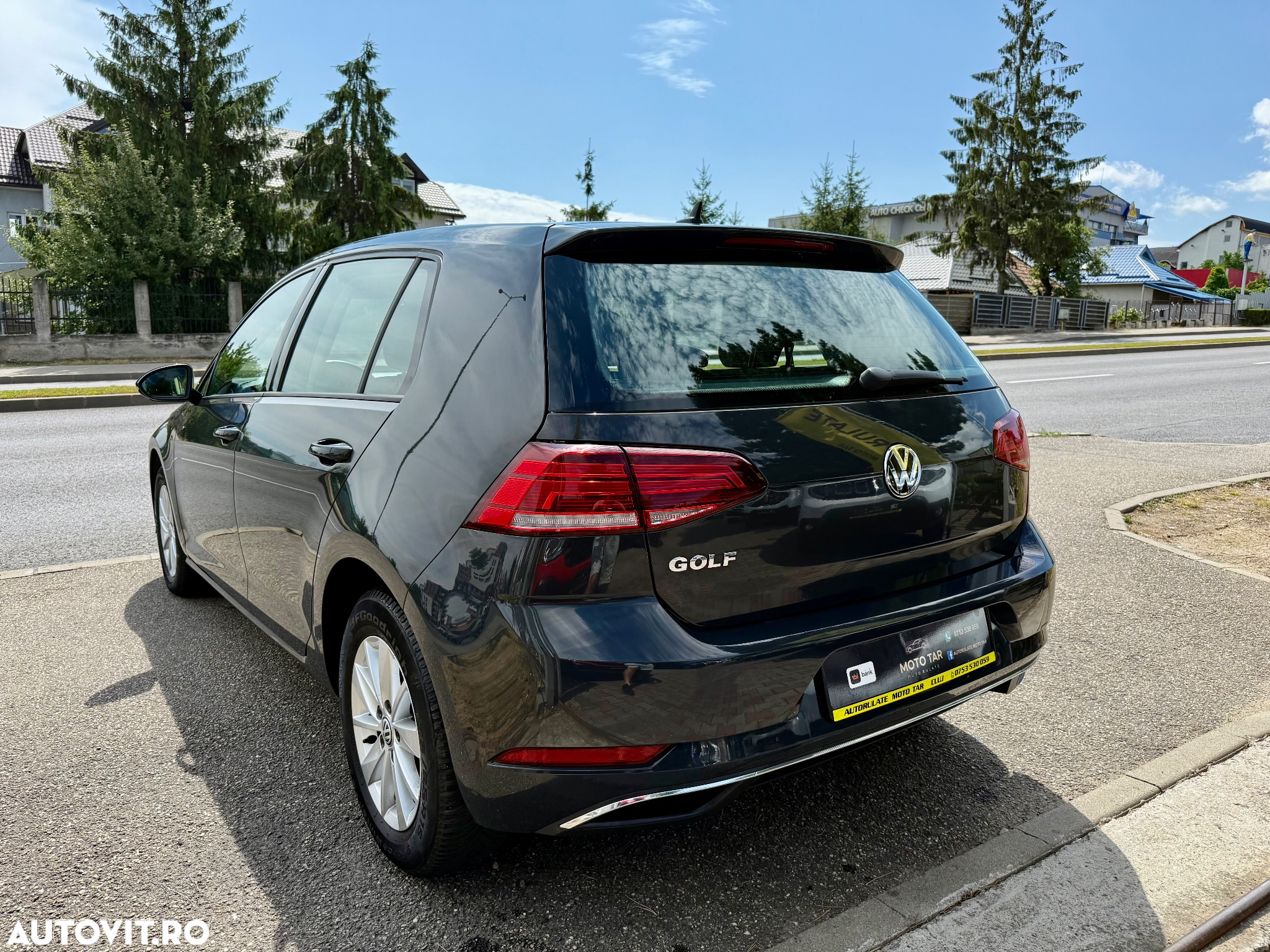 Volkswagen Golf 1.6 TDI Comfortline - 4