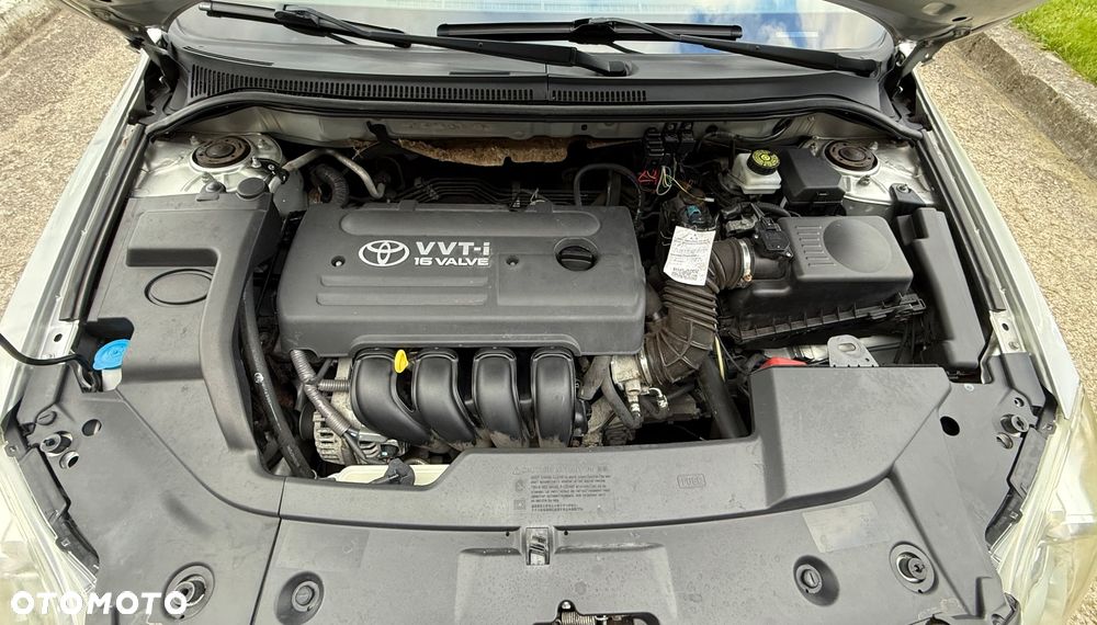 Toyota Avensis 1.8 VVT-i Combi Sol - 38