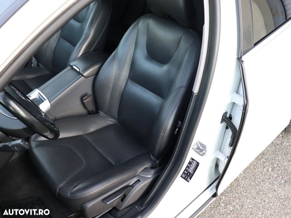 Volvo V60 D4 Geartronic Momentum - 27