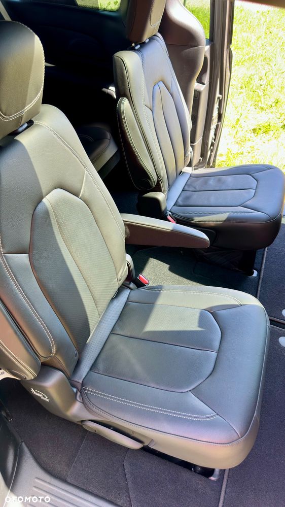 Chrysler Pacifica - 16