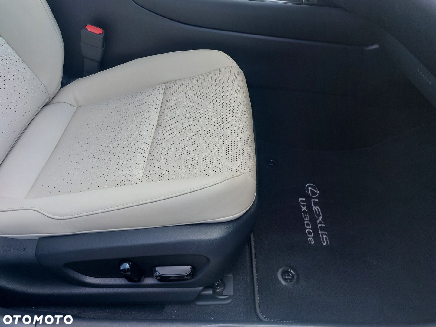Lexus UX - 19