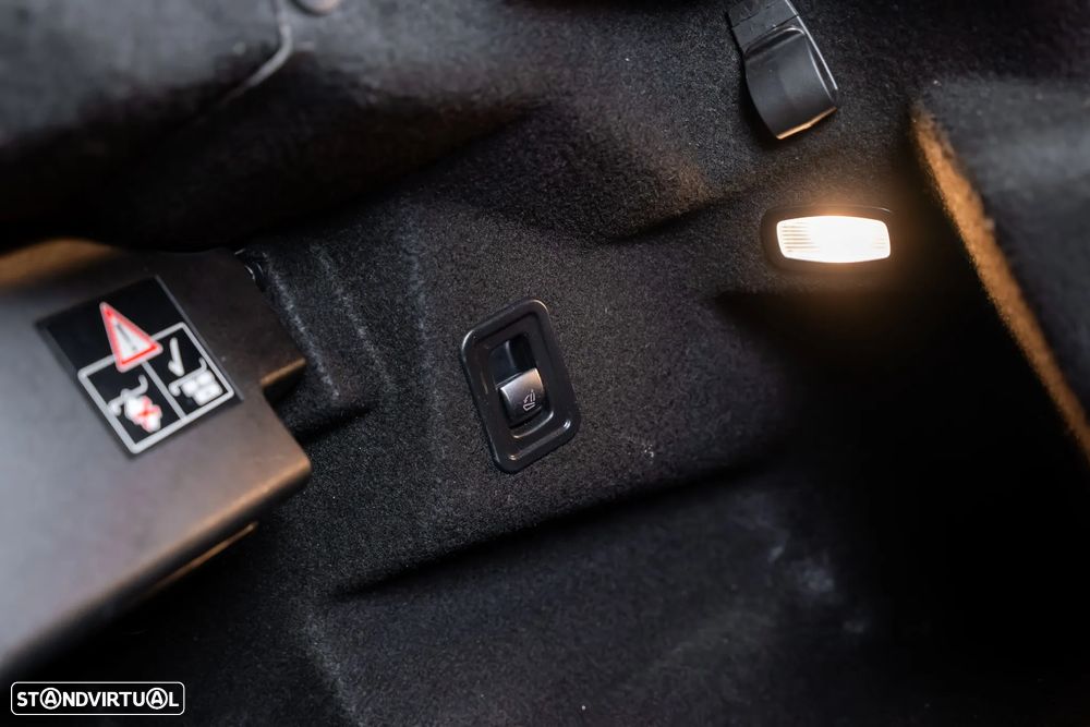 Mercedes-Benz E 300 9G-TRONIC AMG Line - 8