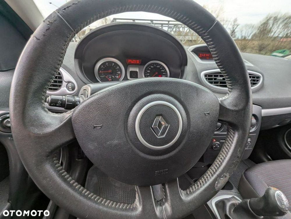 Renault Clio - 10