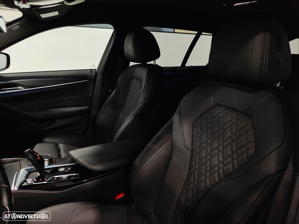 BMW 530 e Pack Desportivo M - 36