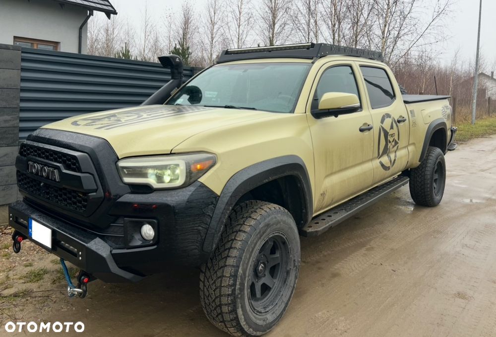 Toyota Tacoma - 1