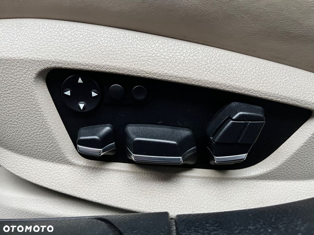 BMW Seria 7 750i - 31