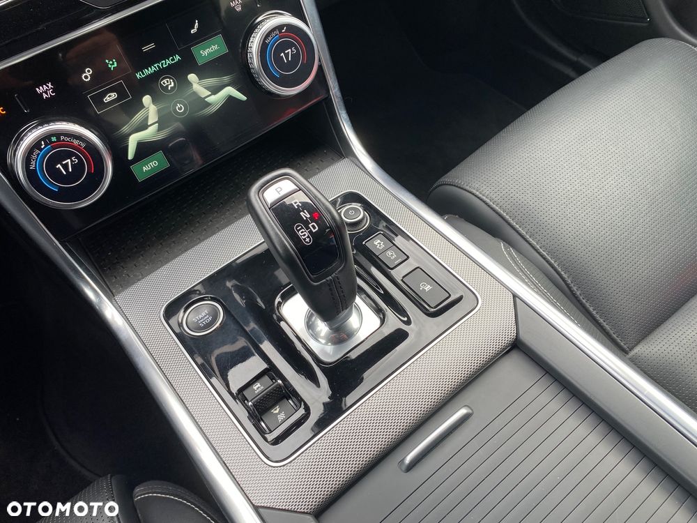Jaguar XE P300 AWD R-Dynamic HSE - 36
