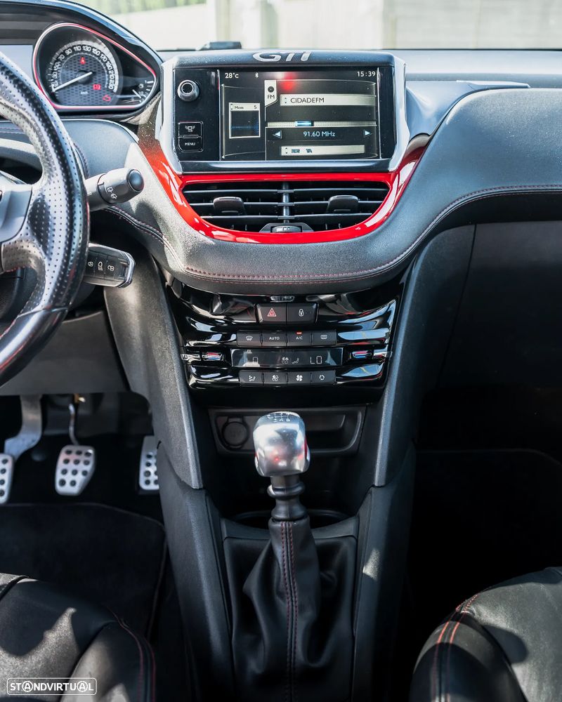 Peugeot 208 GTI 200 THP - 11