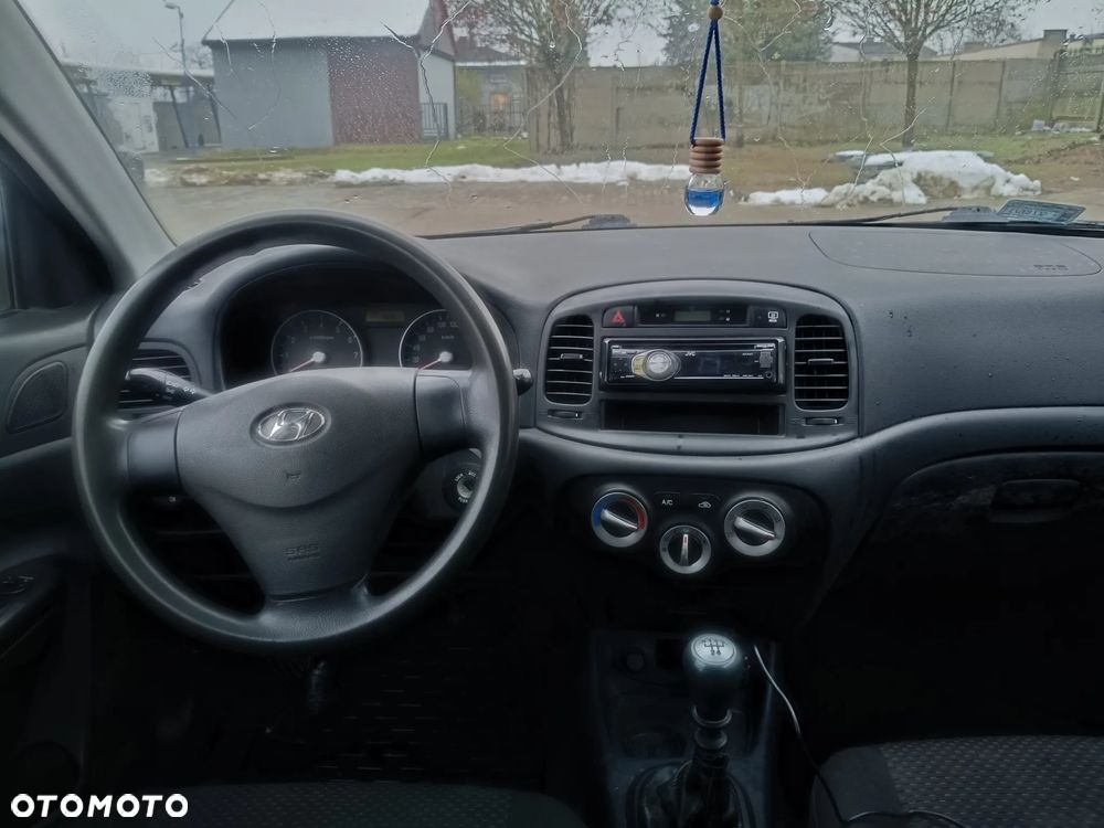 Hyundai Accent 1.4 GL - 15