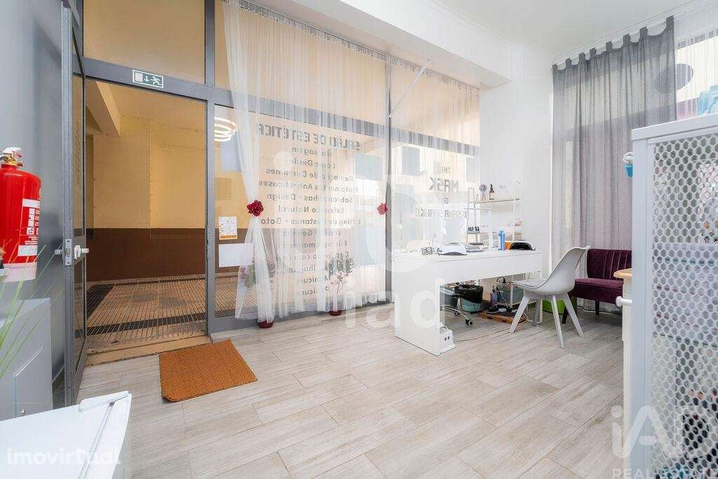 Loja / Estabelecimento Comercial em Faro (Sé e São Pedro) de 35,00 m2 - Grande imagem: 3/21