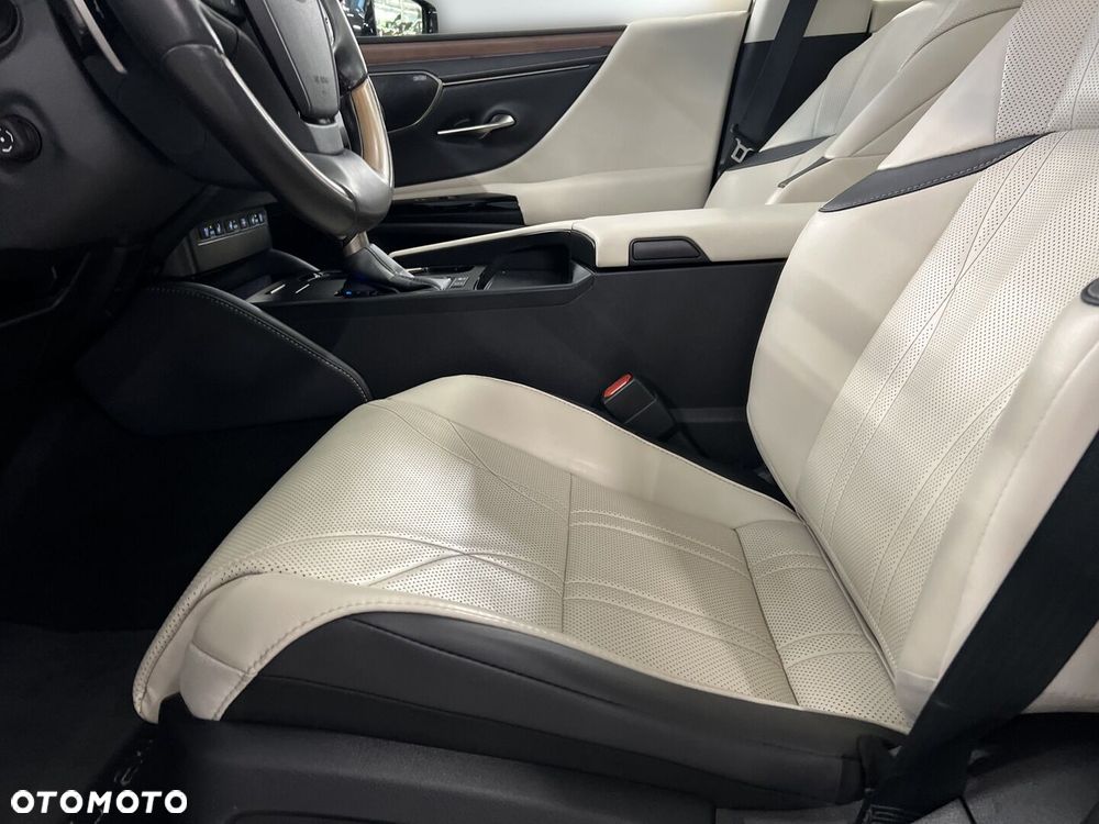 Lexus ES 300h Prestige - 11