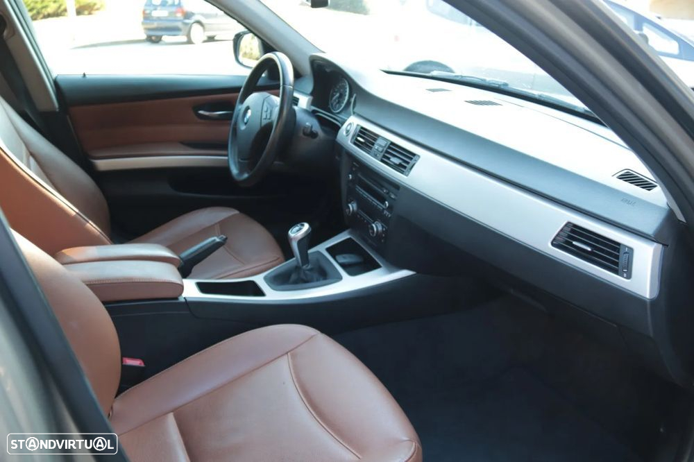 BMW 320 d Touring - 8