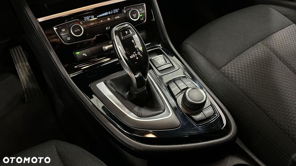 BMW Seria 2 218d - 19