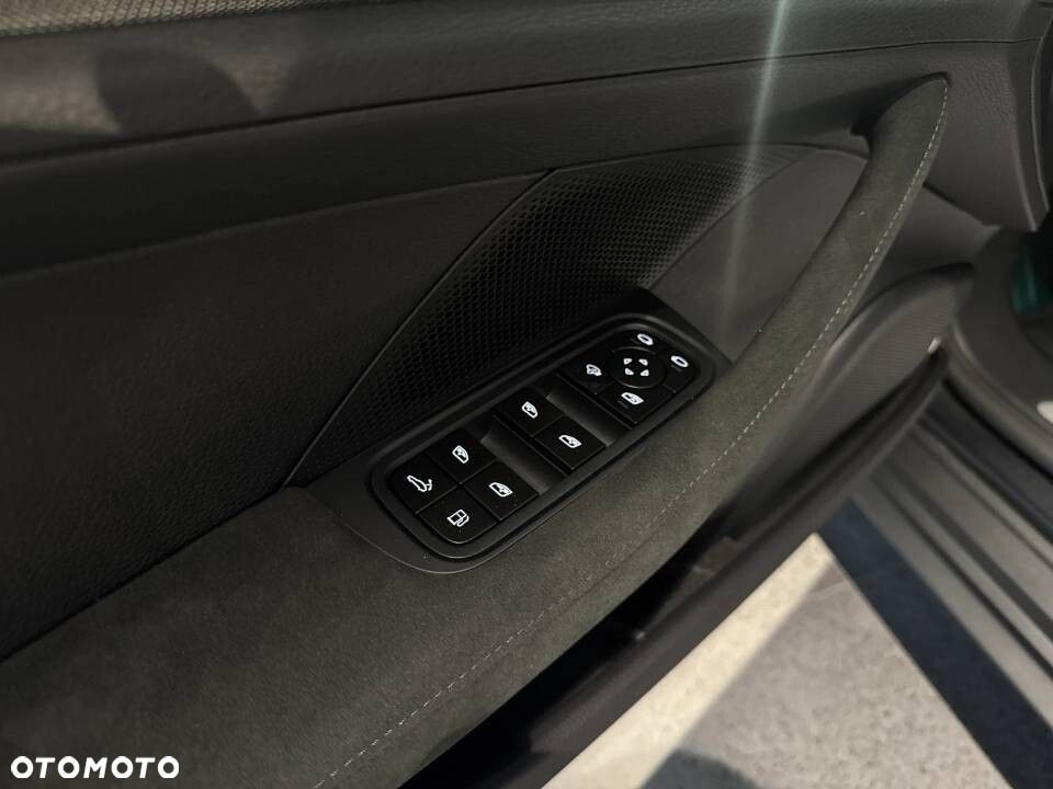 Porsche Panamera 4S E-Hybrid PHEV - 17