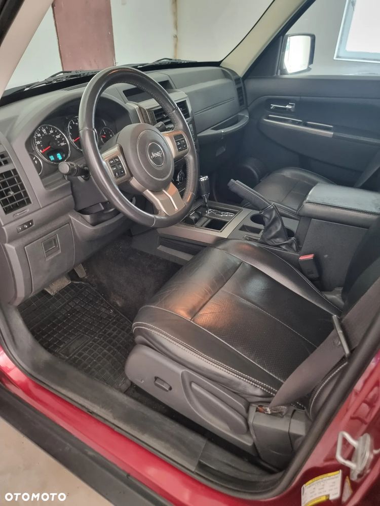 Jeep Liberty - 17