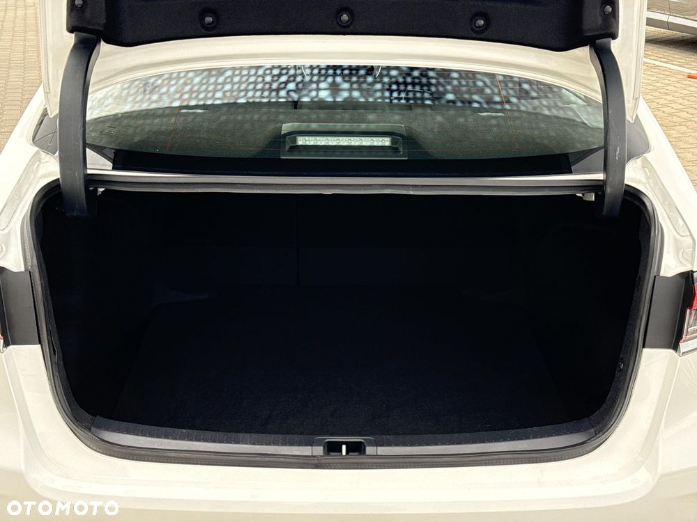 Toyota Corolla 1.8 Hybrid Comfort - 12