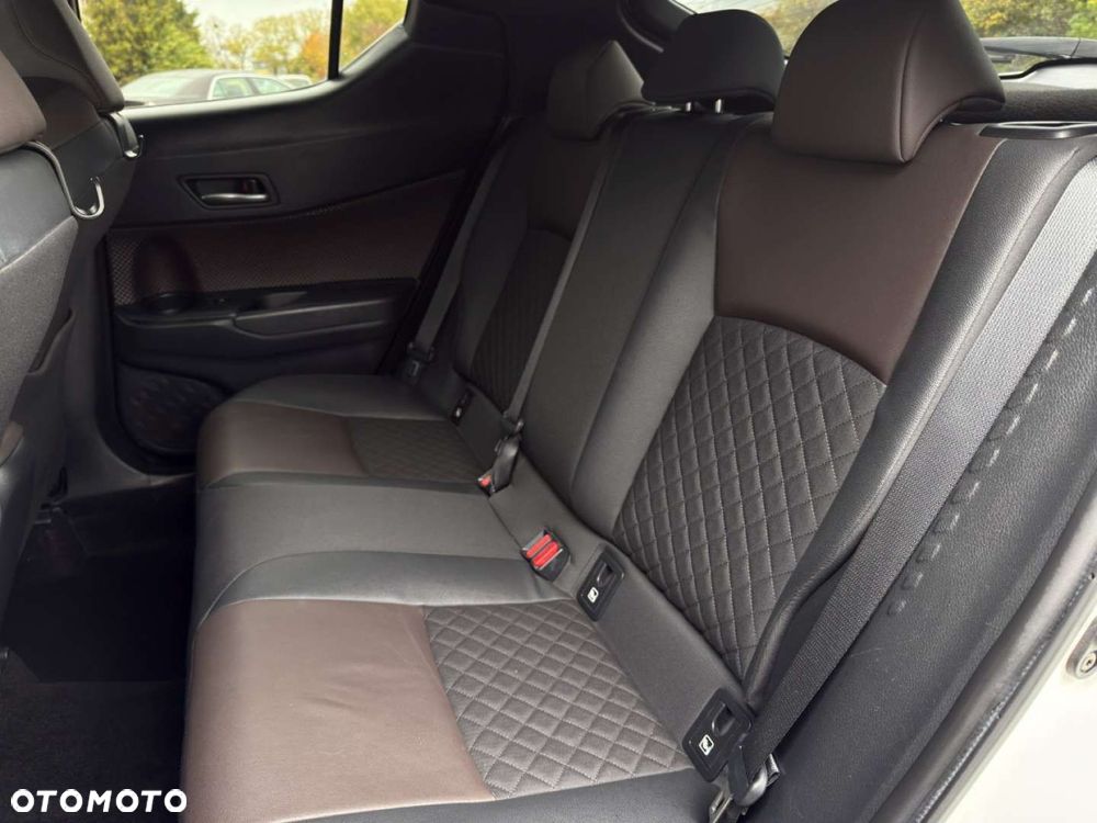 Toyota C-HR Hybrid Lounge - 32