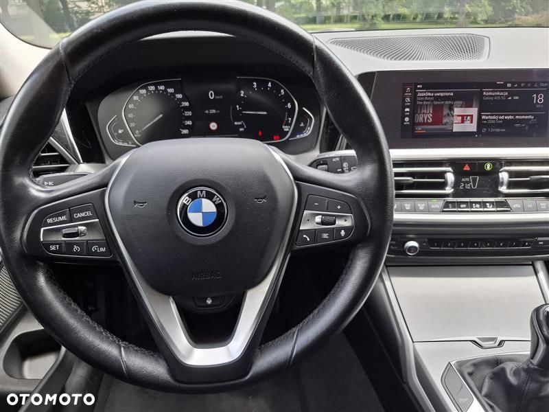 BMW Seria 3 318i - 12