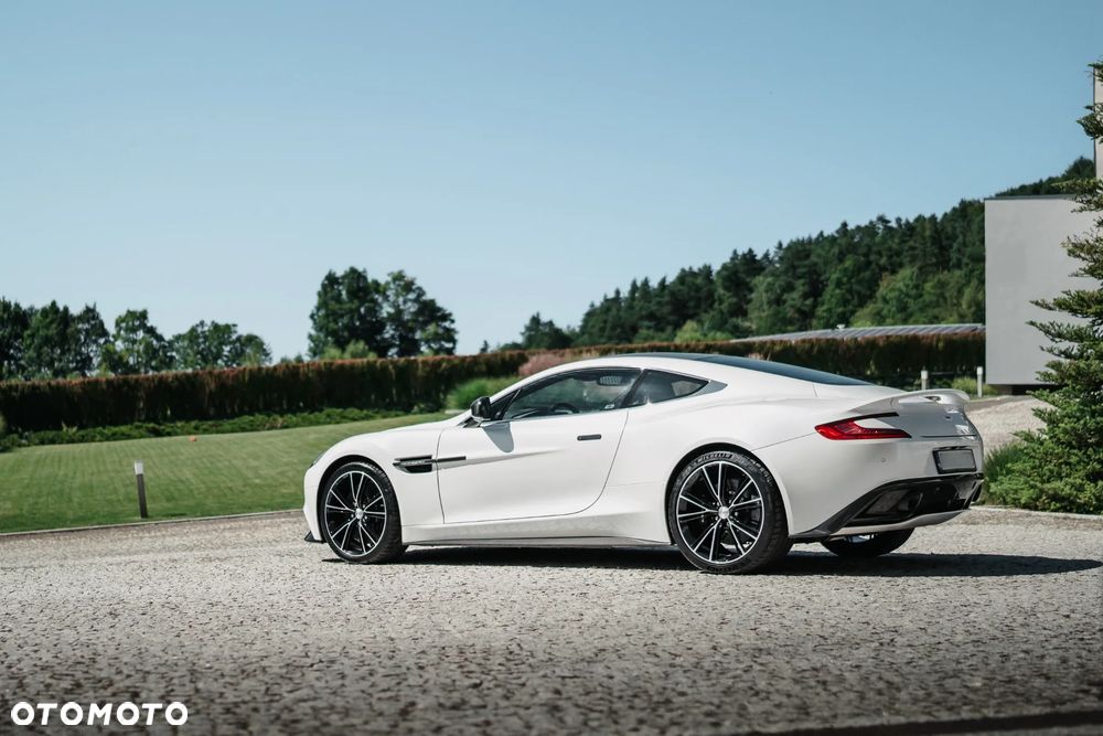 Aston Martin Vanquish Standard - 2