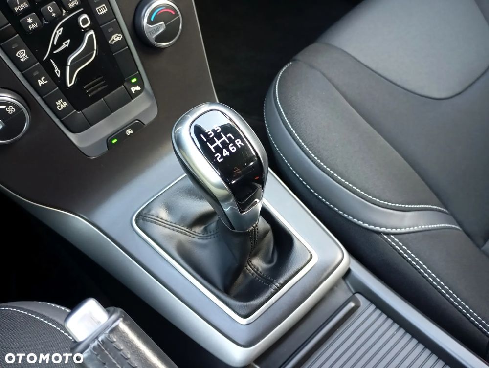 Volvo V40 D2 Drive-E Momentum - 21