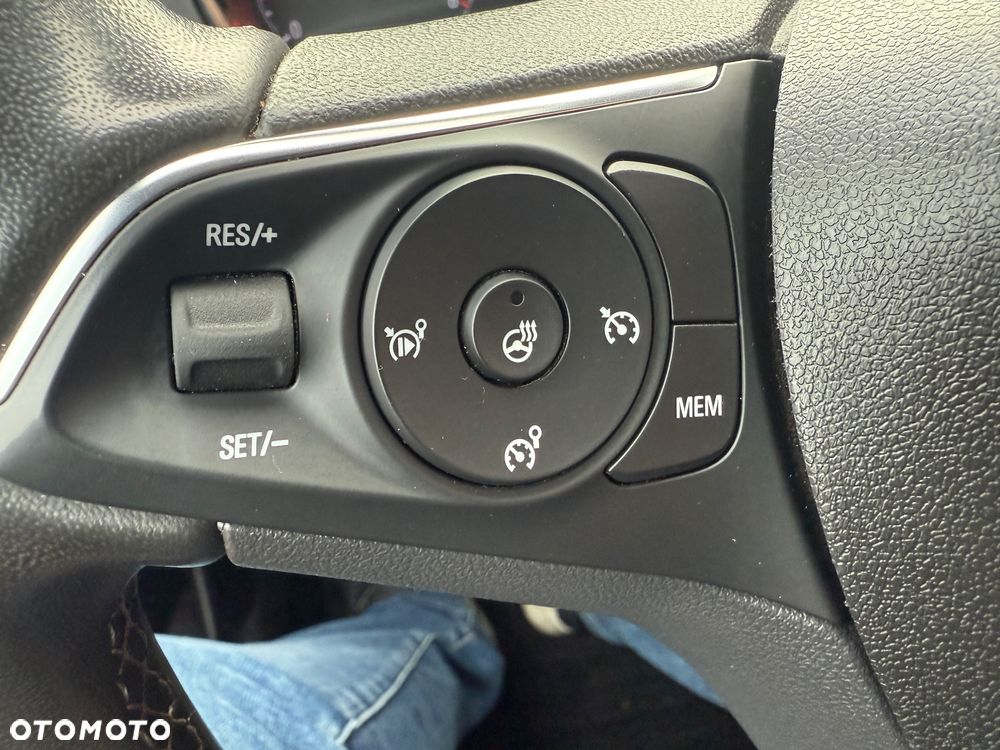 Opel Crossland 1.2 T GS Line - 24