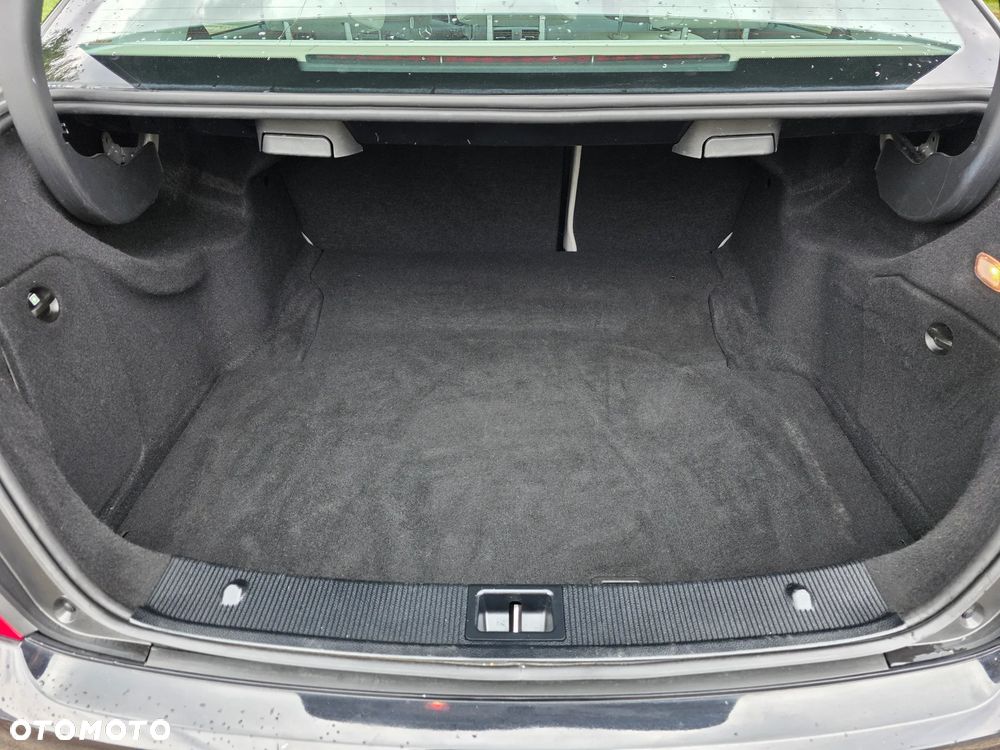 Mercedes-Benz Klasa C 180 CGI Automatik BlueEFFICIENCY Avantgarde - 12