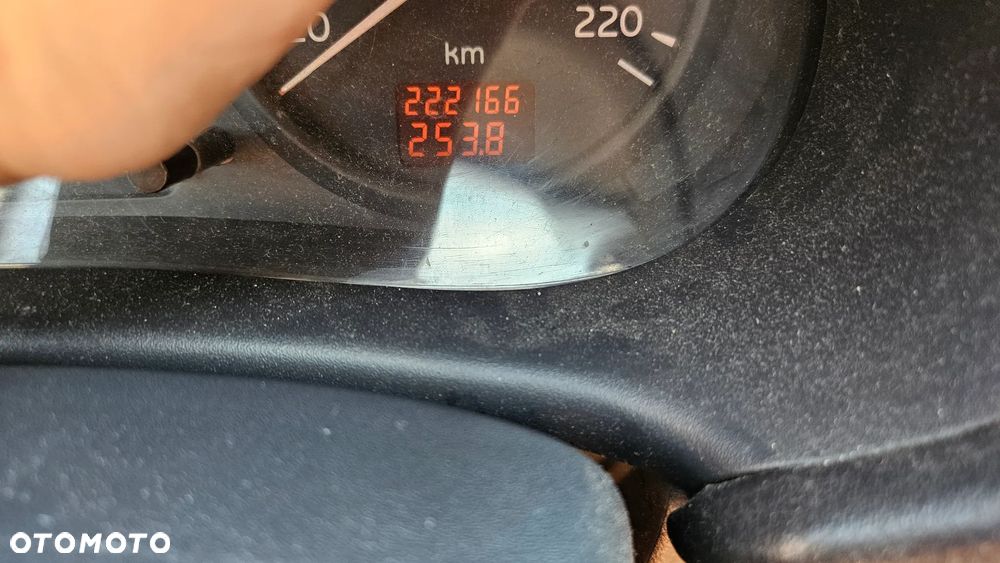 Renault Clio 1.2 16V Authentique - 17