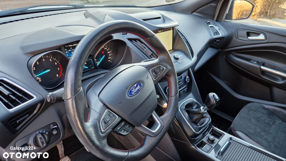 Ford Kuga 1.5 EcoBoost 2x4 ST-Line - 9