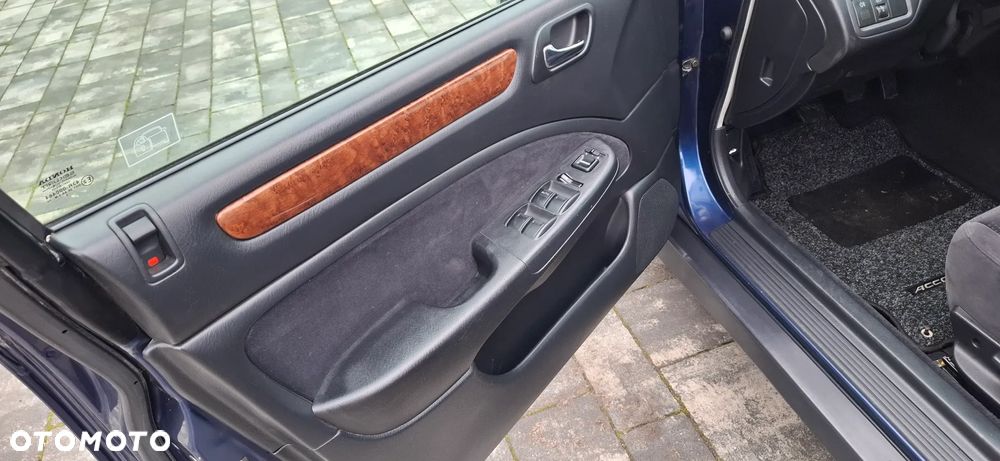 Honda Accord 1.8i S - 24