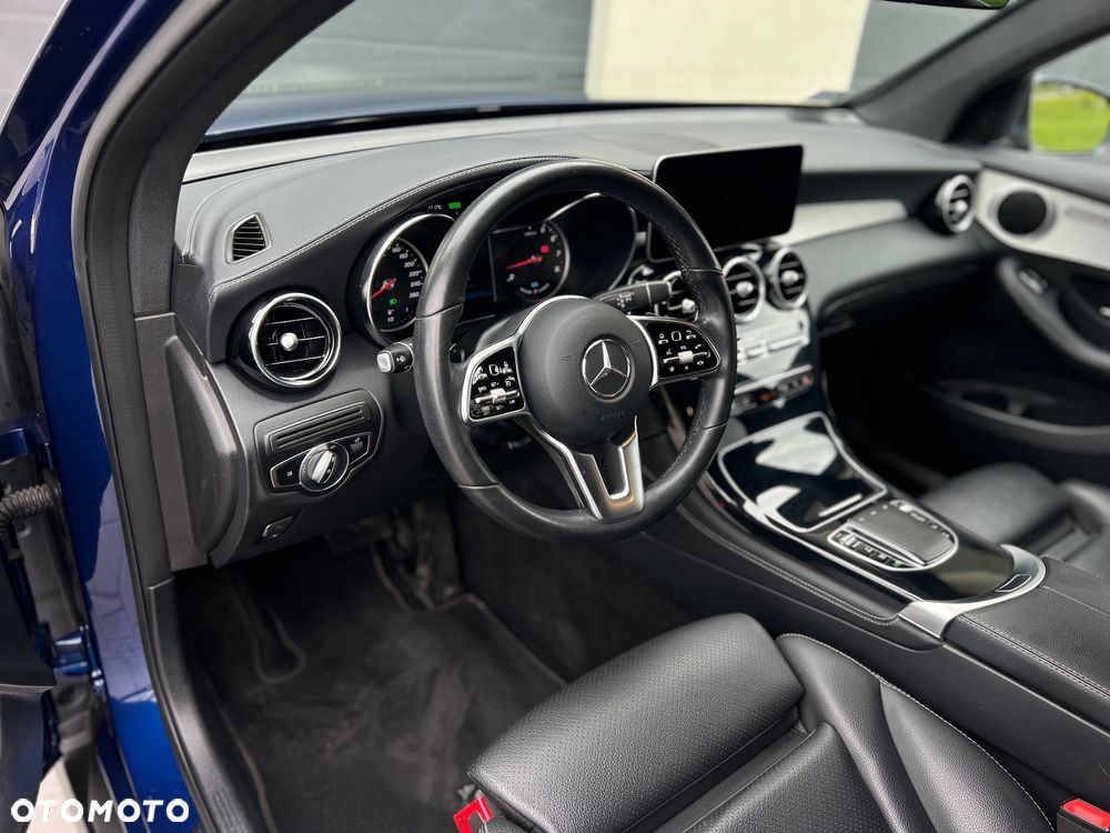 Mercedes-Benz GLC 200 4Matic 9G-TRONIC AMG Line Plus - 23