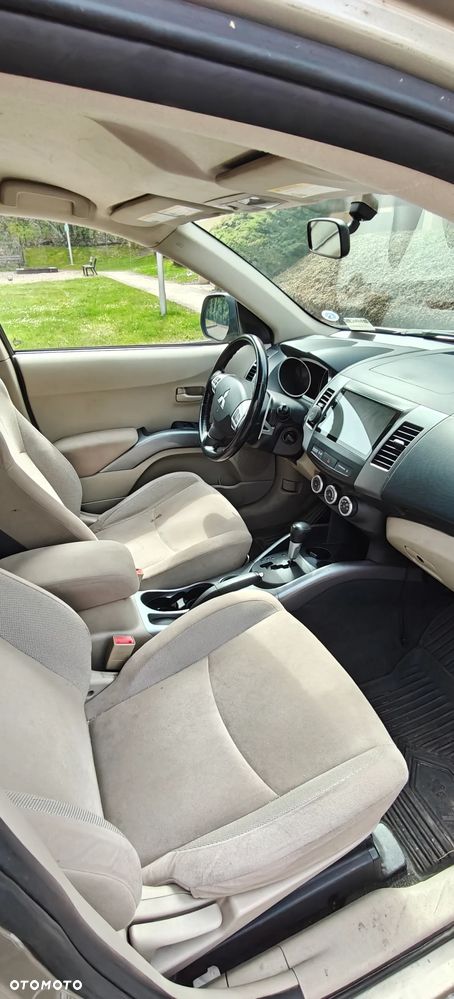 Mitsubishi Outlander 3.0 V6 LS 2WD - 9