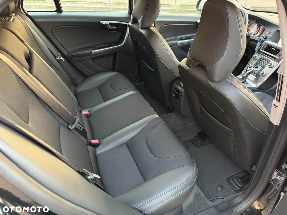 Volvo V60 D3 Geartronic Summum - 40