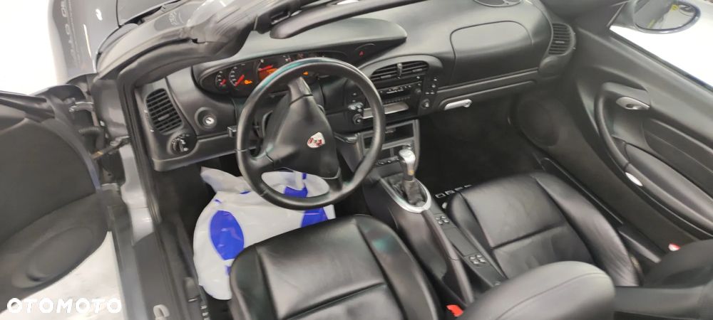Porsche 911 Carrera Cabrio - 9