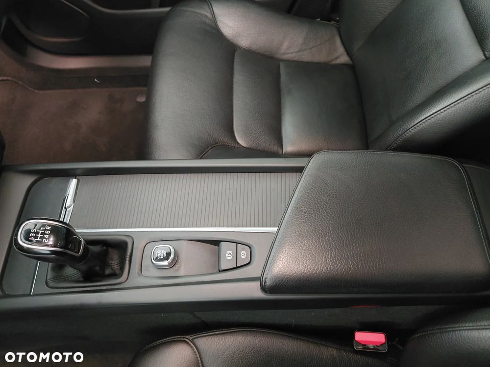 Volvo XC 60 D3 Momentum Pro - 14