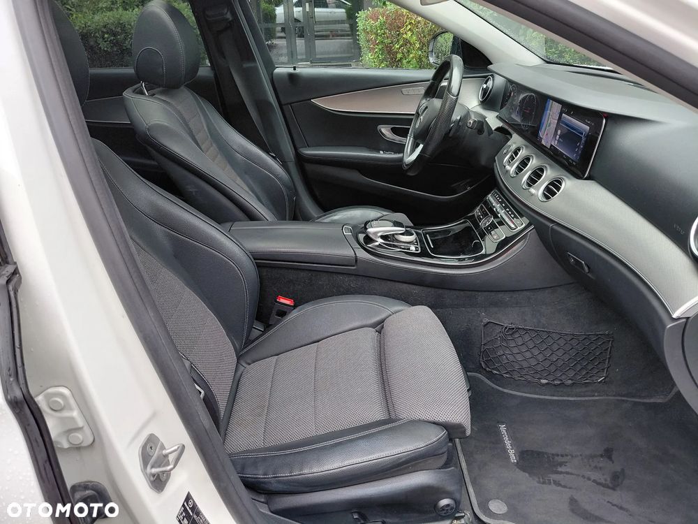 Mercedes-Benz Klasa E 220 d 9G-TRONIC - 22