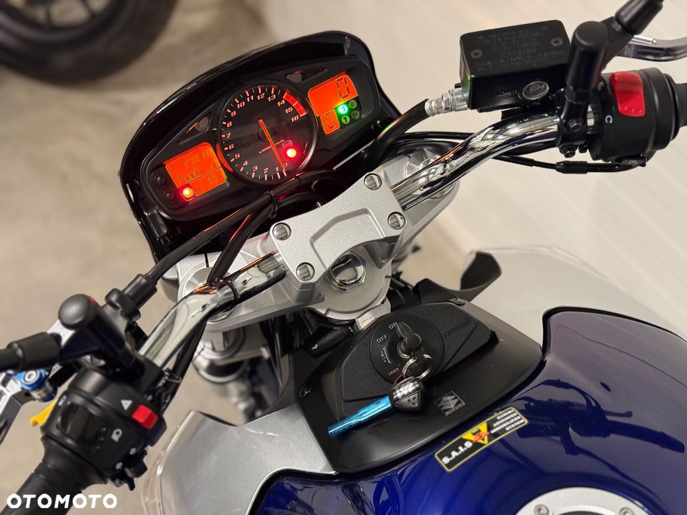 Suzuki GSR - 28