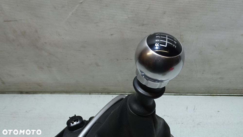 GAŁKA ZMIANY BIEGÓW RENAULT LAGUNA III 2.0DCI 8200933373C - 2