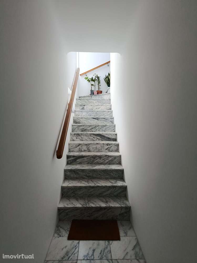 Apartamento T2 c/ Garagem, Anexo e Terraço - Equipado e Mobilado - Grande imagem: 3/24