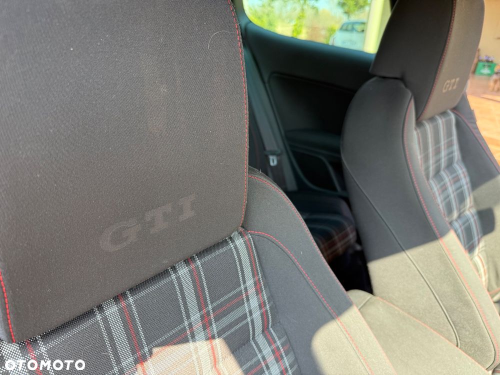 Volkswagen Golf 2.0 GTI adidas - 33