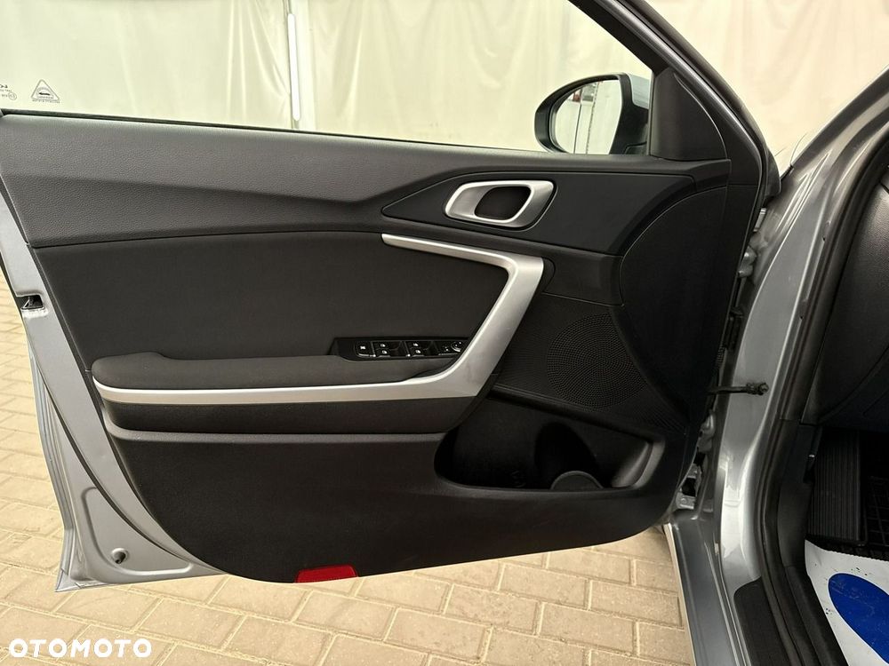 Kia Ceed - 11