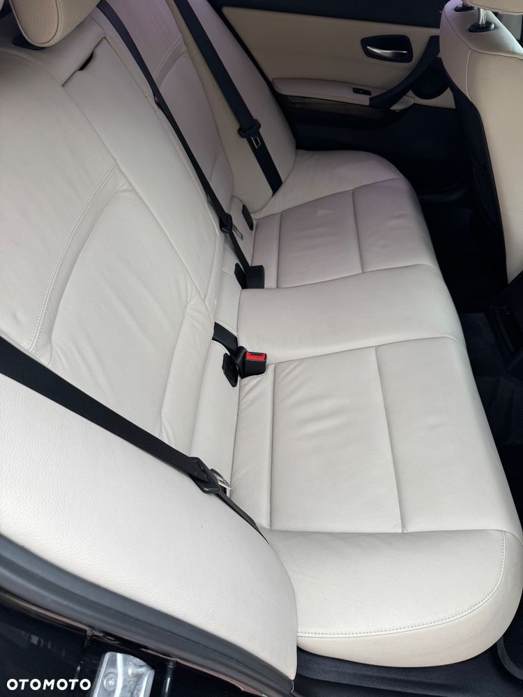 BMW Seria 3 320i Edition Exclusive - 12