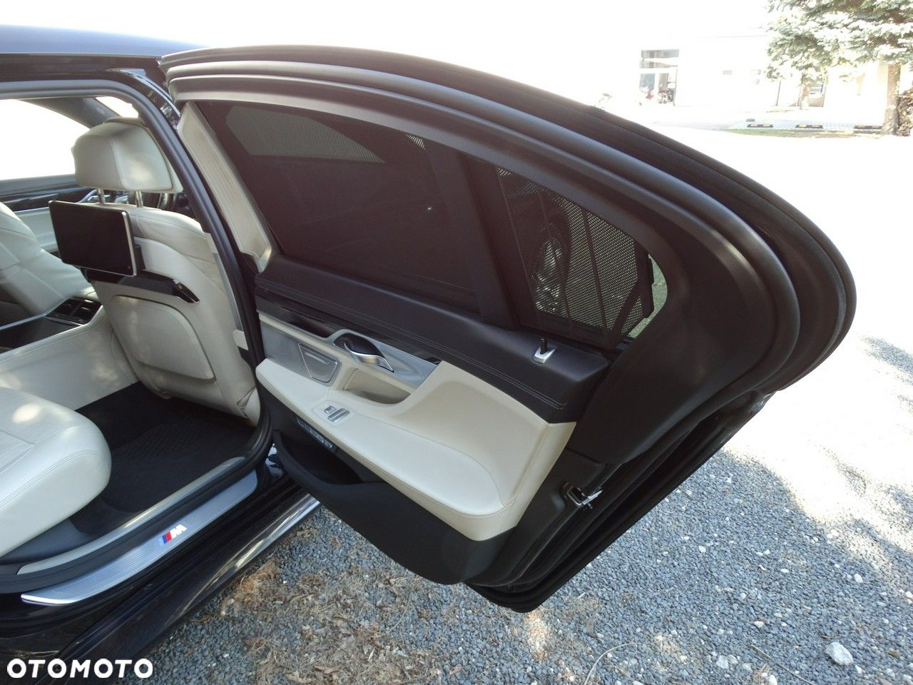 BMW Seria 7 750Li xDrive - 14