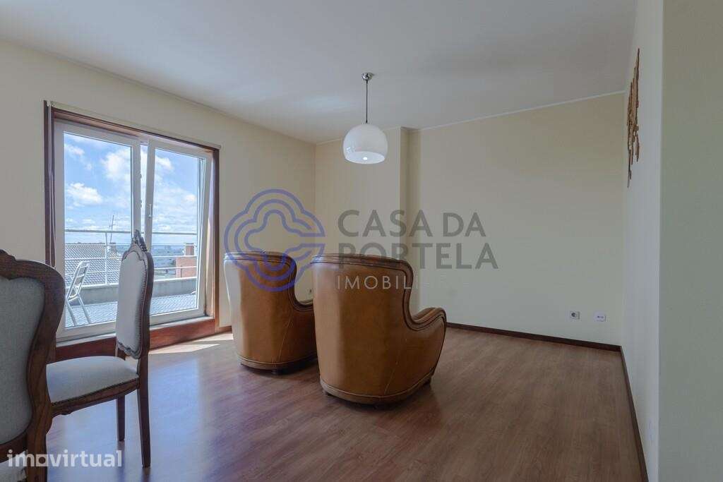 T2 ultimo piso com terraço em Madalena para arrendamento - Grande imagem: 4/16