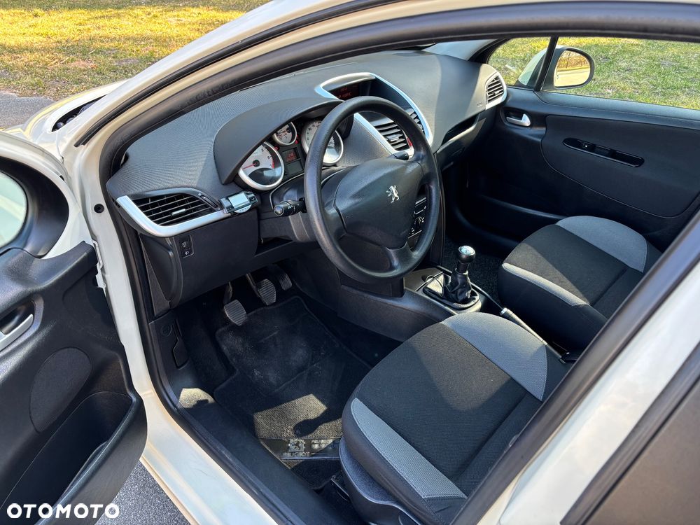 Peugeot 207 75 Filou - 9