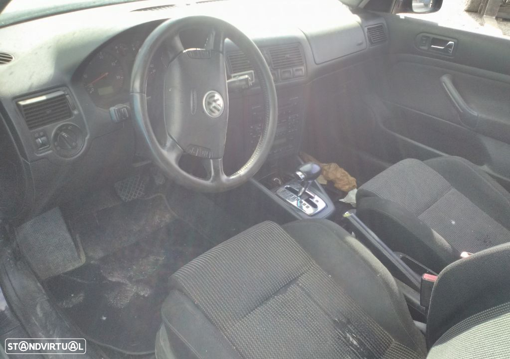 VW Golf IV 1.9 TDI de 2002 para peças - 5